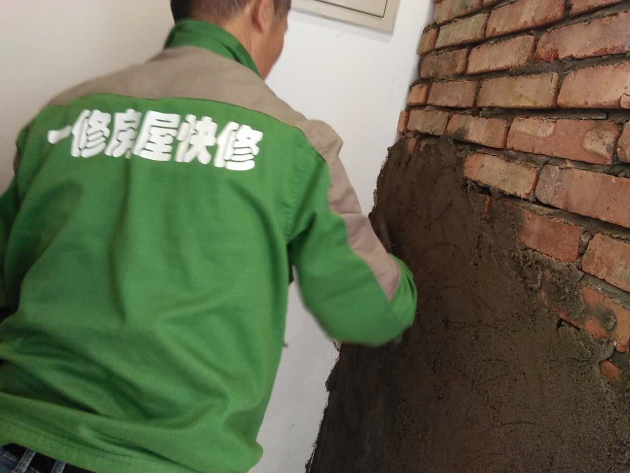 告別塵土飛揚(yáng)，一修房屋快修為您展現(xiàn)泥瓦工新面貌