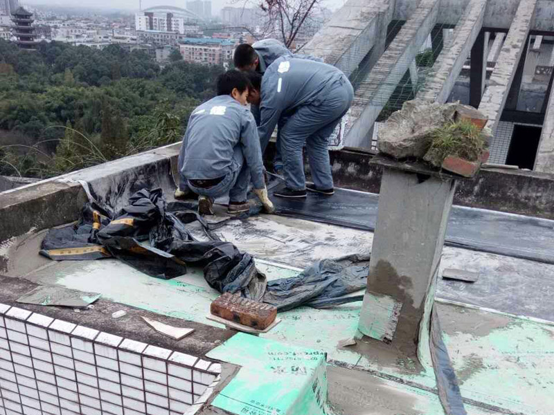 屋頂漏水處理方法盤點，涂刷JS涂料使